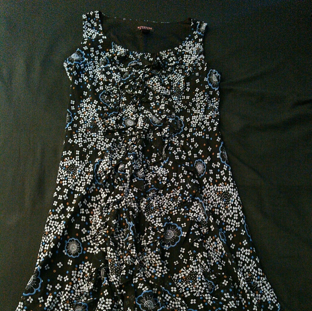 Size 10 Sleeveless Ruffle Dress Like New